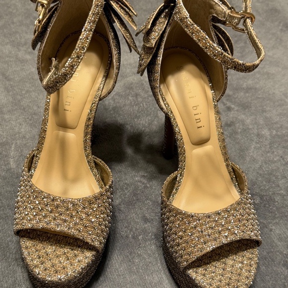 Karmello Sparkle Flower Ornament Ankle Strap Platform Dress Sandals - Picture 4 of 7